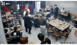 最新烧烤店爆料视频下载,独家视频带你探秘后厨秘密